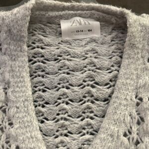 Zara Women's Light Gray V-Neck Sweater